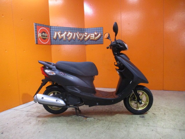 横から見てもこの通り状態グッド！！現行モデルではスポーツスクーター原付はないので乗るならＺＲ！！